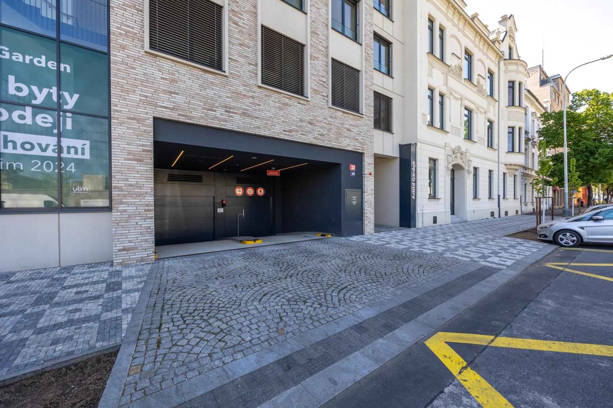 Peaceful And Cosy Newly Built With Parking * Prague