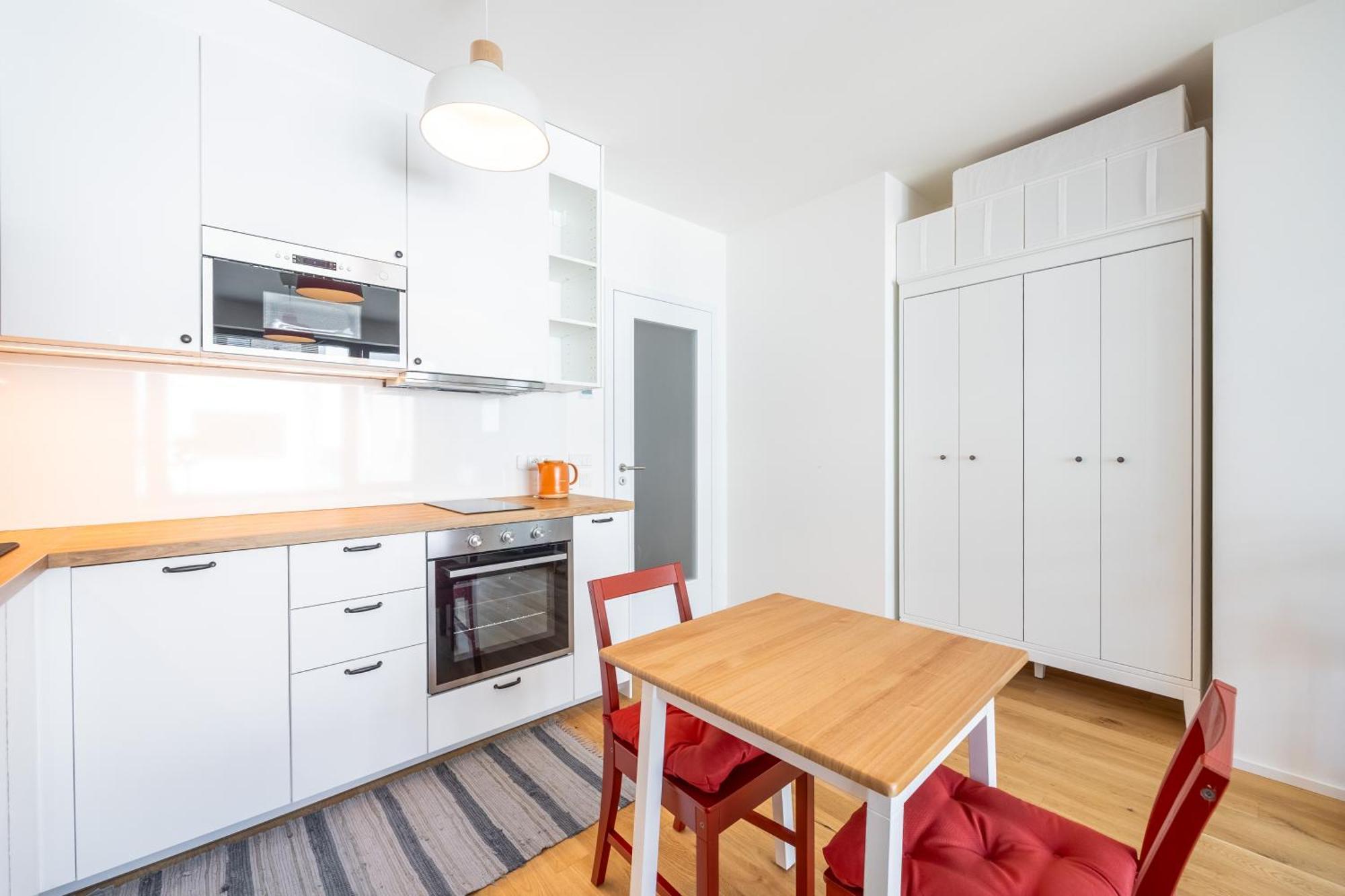 Peaceful And Cosy Newly Built With Parking Apartment Prague